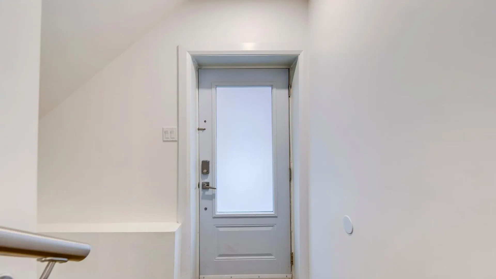 Midtown 2 Bedroom Basement Apartment Toronto