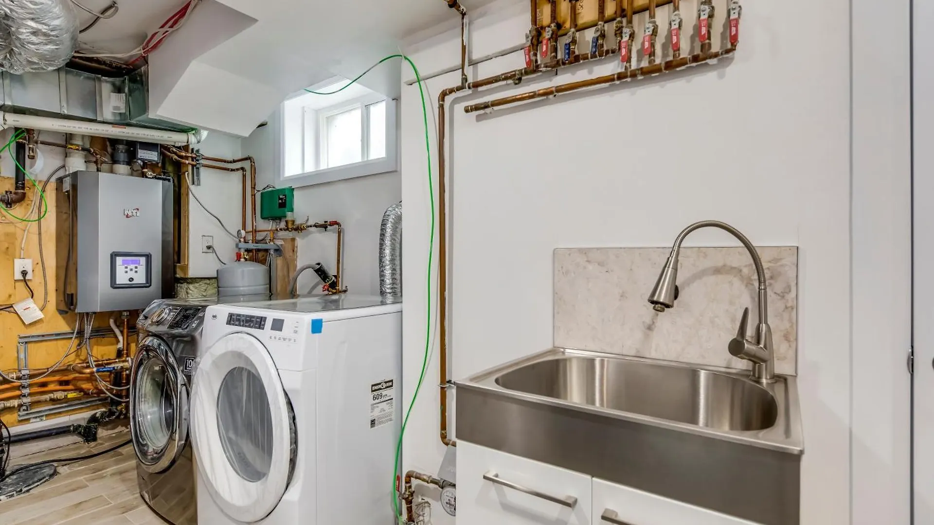 Midtown 2 Bedroom Basement Apartment Toronto Canada