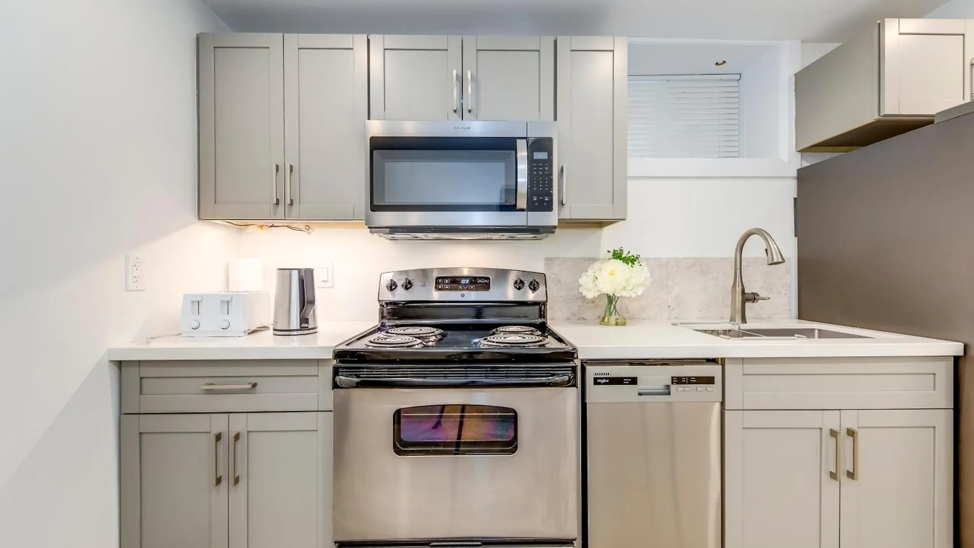 Midtown 2 Bedroom Basement Apartment Toronto
